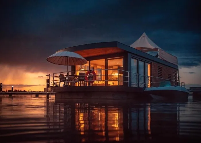 Hausboot Grasshopper Hotel na wodzie *